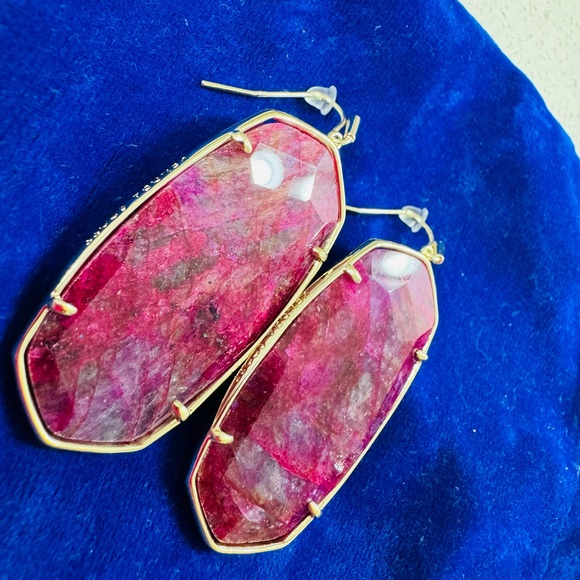 Beautiful Kendra Scott Raspberry Labradorite Faceted Danielle Earrings In Gold - Picture 5 of 6